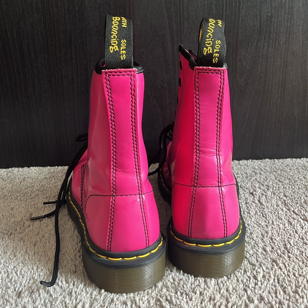 [SOLD ON ANOTHER PLATFORM] Hot Pink Patent Leather Dr. Martens 1460 Boots - Picture 5 of 10